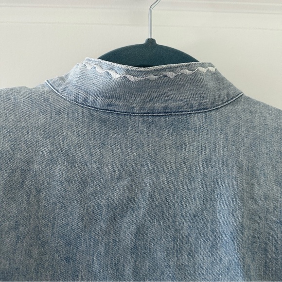 Vintage Embroidered Mock Neck Button Up Blue Denim Shirt Women’s Size Medium - Picture 9 of 15